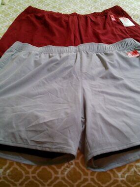 2 PAIR OF WOMENS BCG 2 FER SHORTS BURGANDY AND LIGHT GRAY NWT XXL